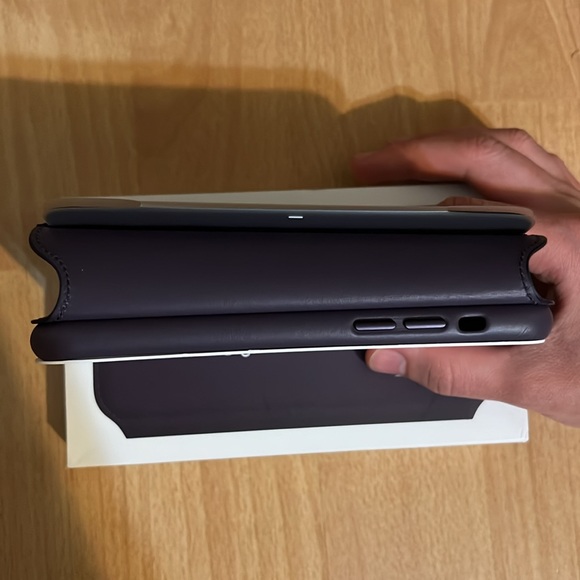 iPhone 11 Pro Leather Folio Augergine (Brand New) - Picture 7 of 8